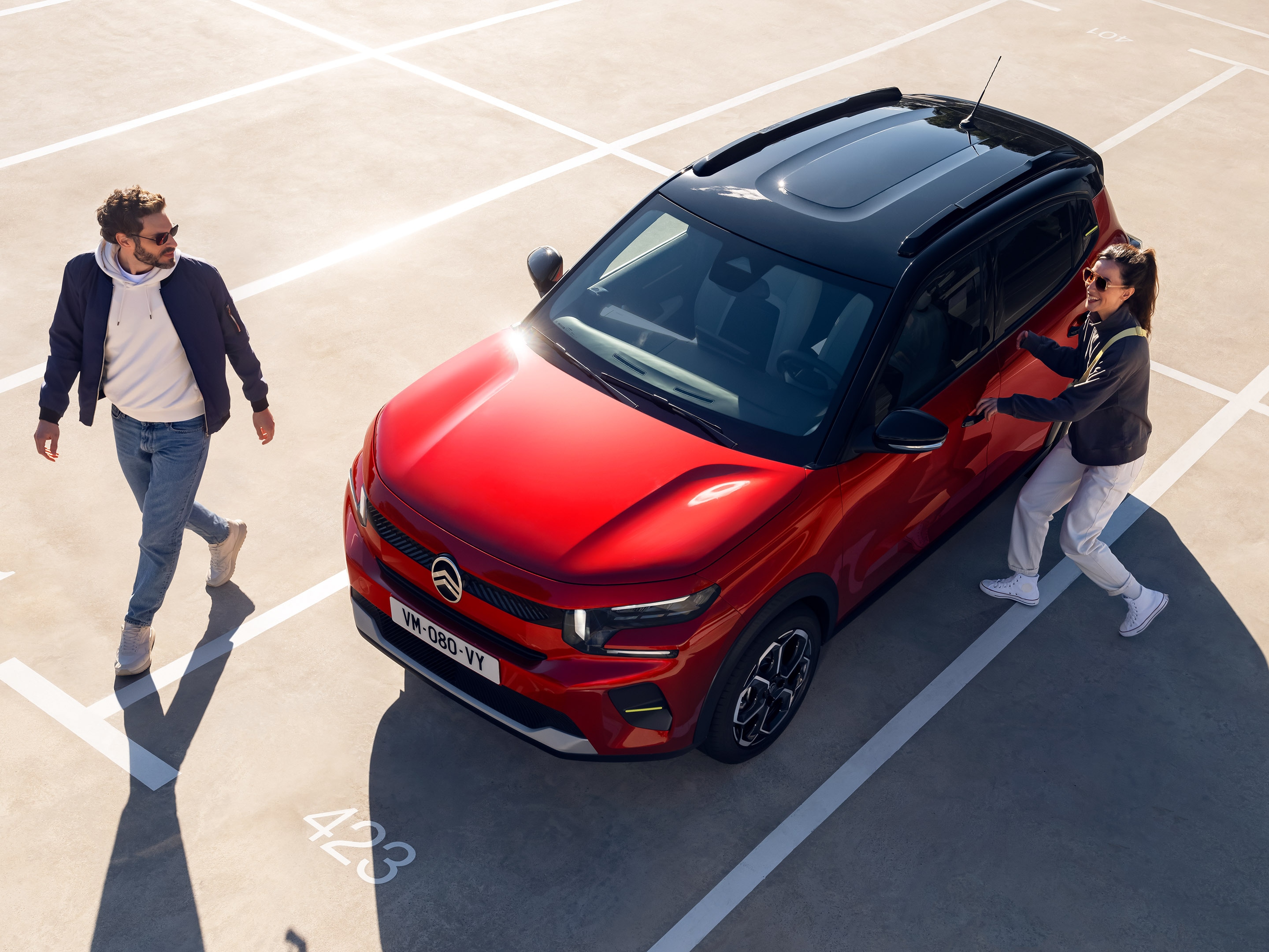 Vista cenital del Citroën C3 SUV destacando su agilidad compacta para una movilidad urbana diaria práctica y asequible.